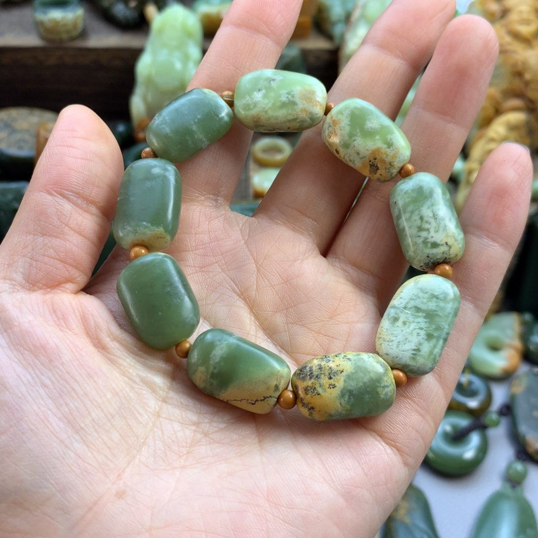 未镶嵌岫岩河磨玉（透闪石质玉）珠宝奇石小***式