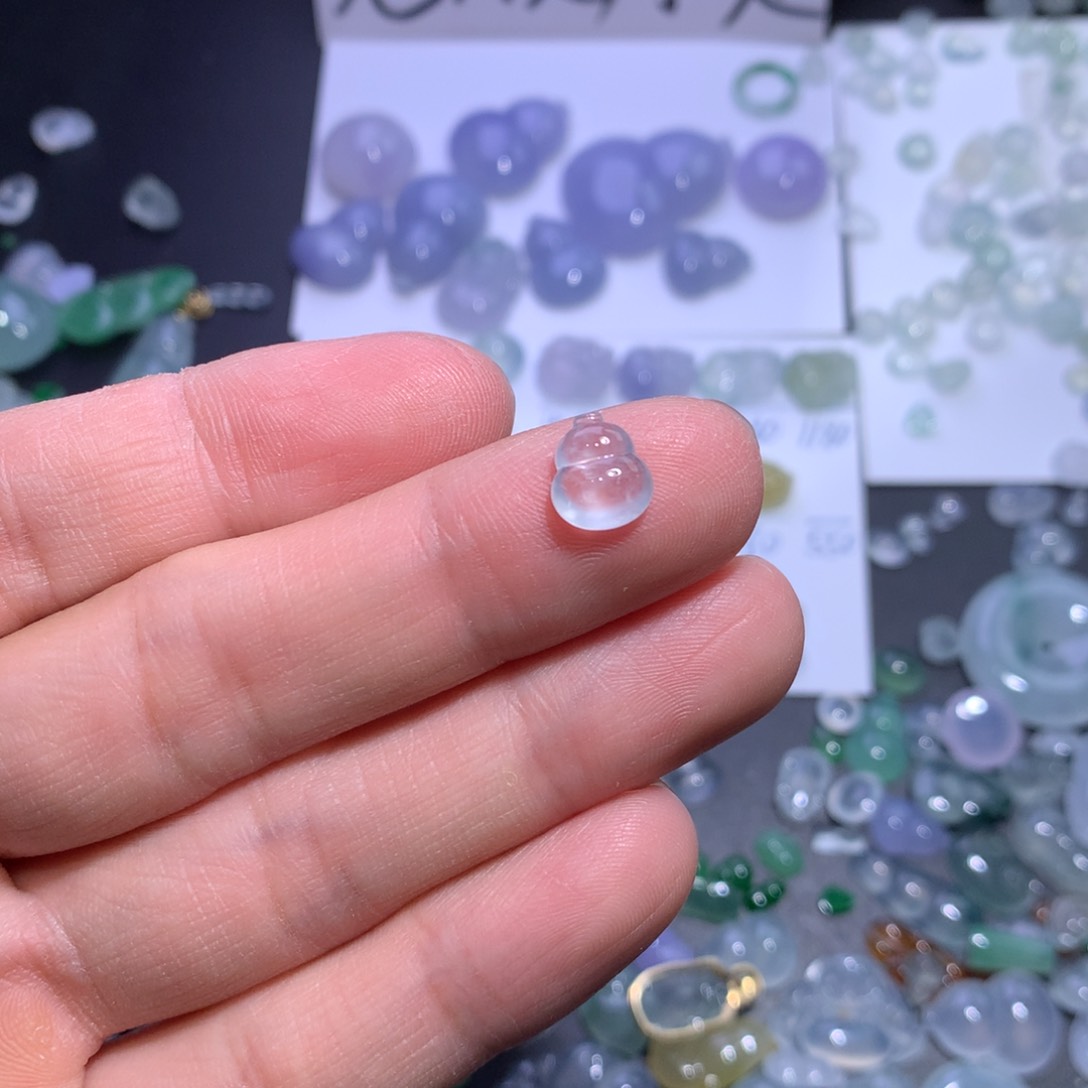 翡翠颈饰未镶嵌葫芦