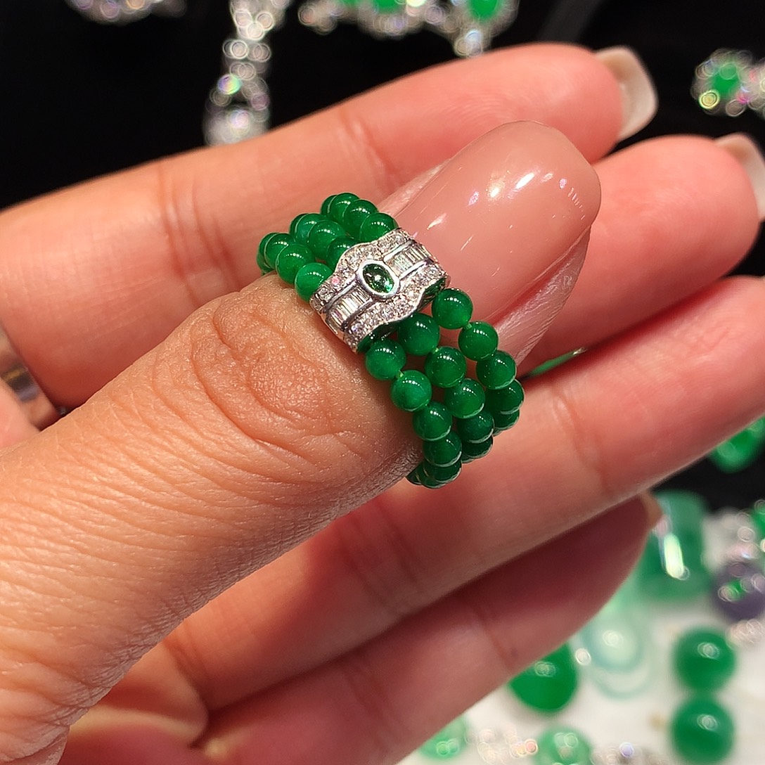 翡翠18K金镶嵌戒指