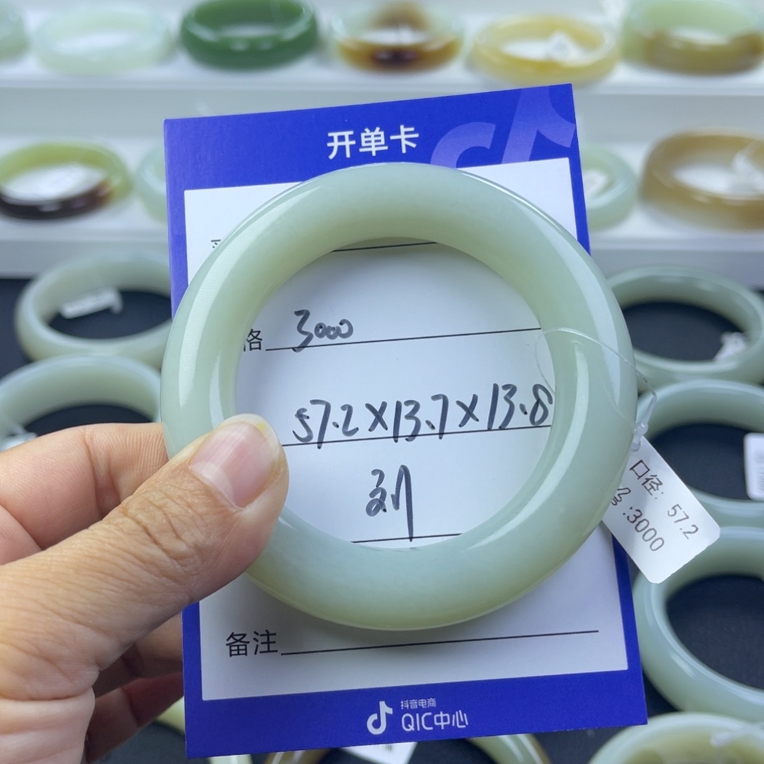 小***！和田玉未镶嵌手镯