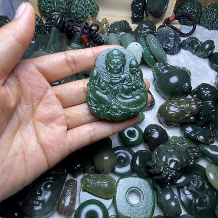 《***》和田玉未镶嵌颈饰