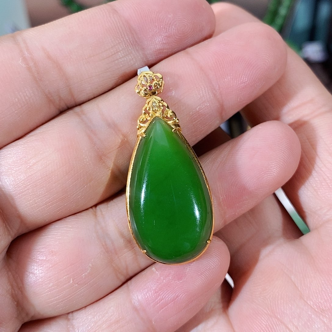 和田玉（碧玉）珠宝首饰18K金镶嵌