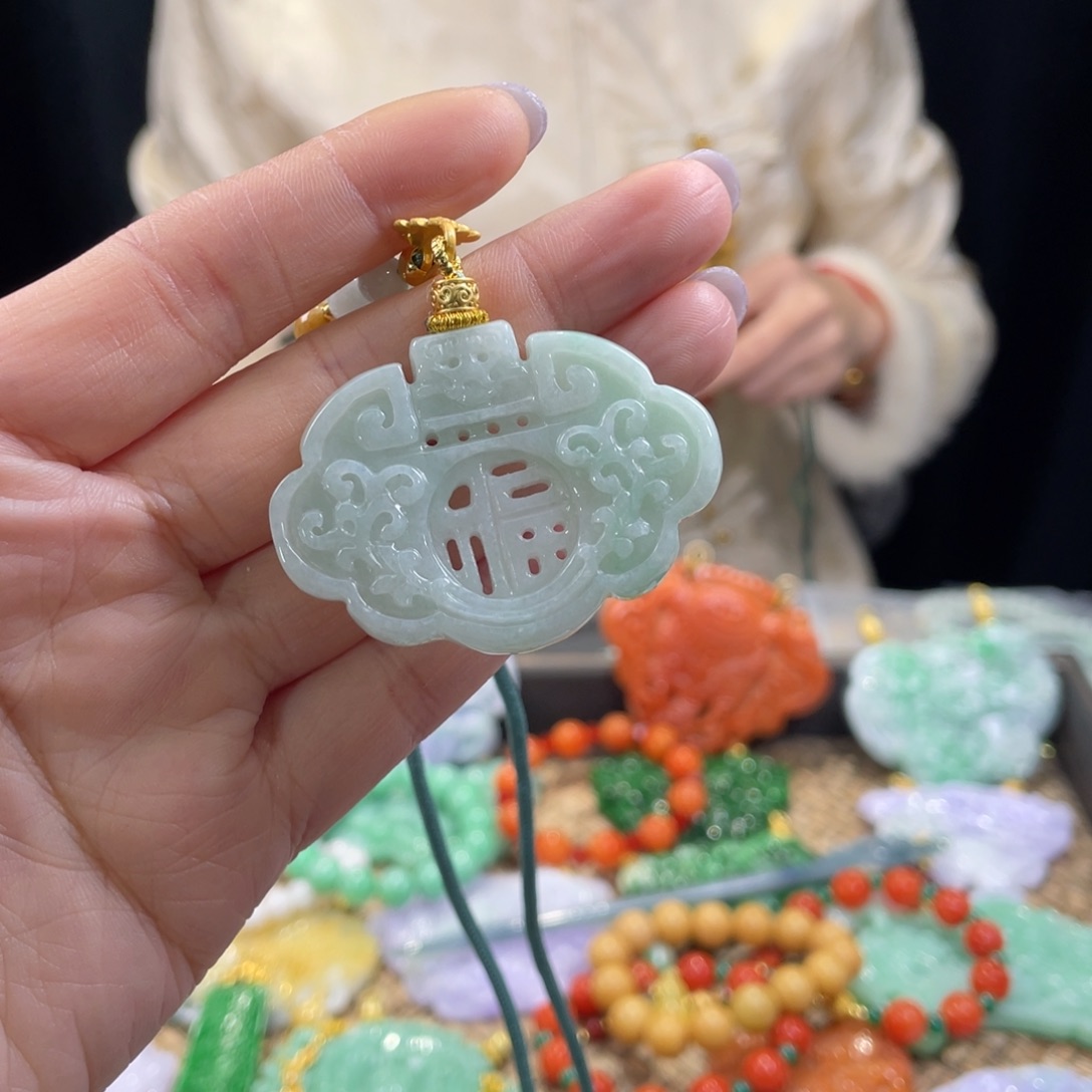 翡翠颈饰未镶嵌代编织