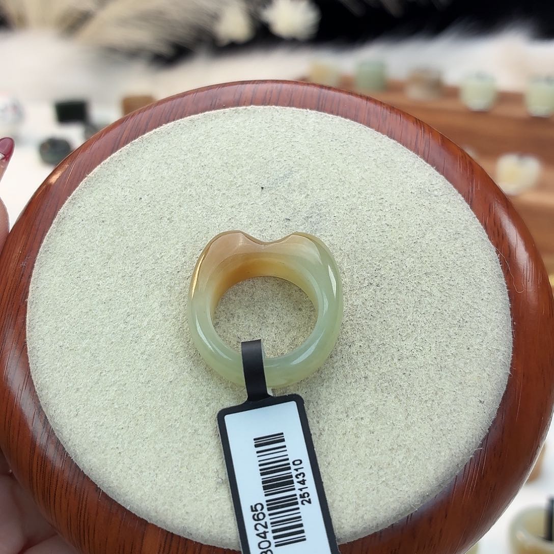 和田玉未镶嵌戒指i10渐变糖猫耳16.3mm