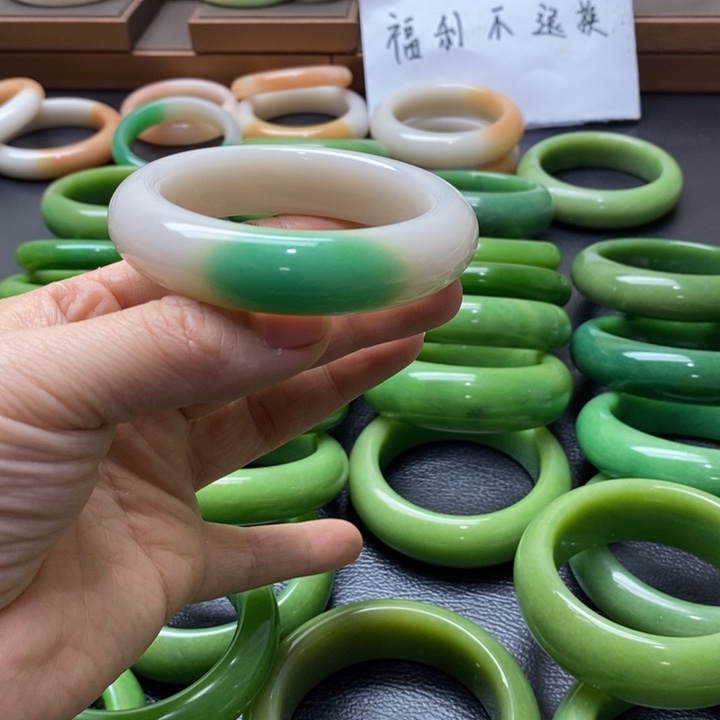 石英质玉手镯未镶嵌