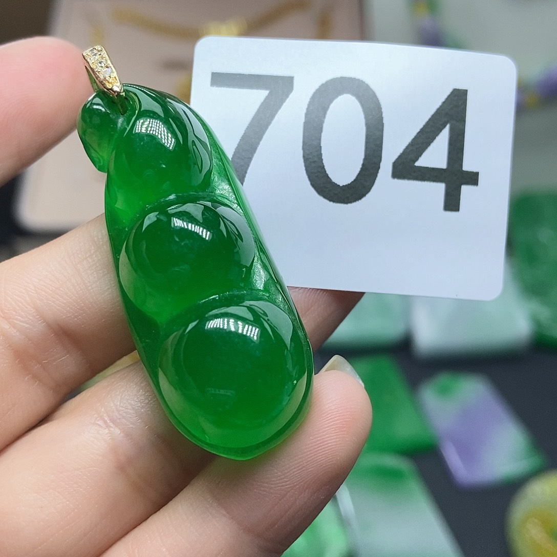 翡翠吊坠(赠链)未镶嵌