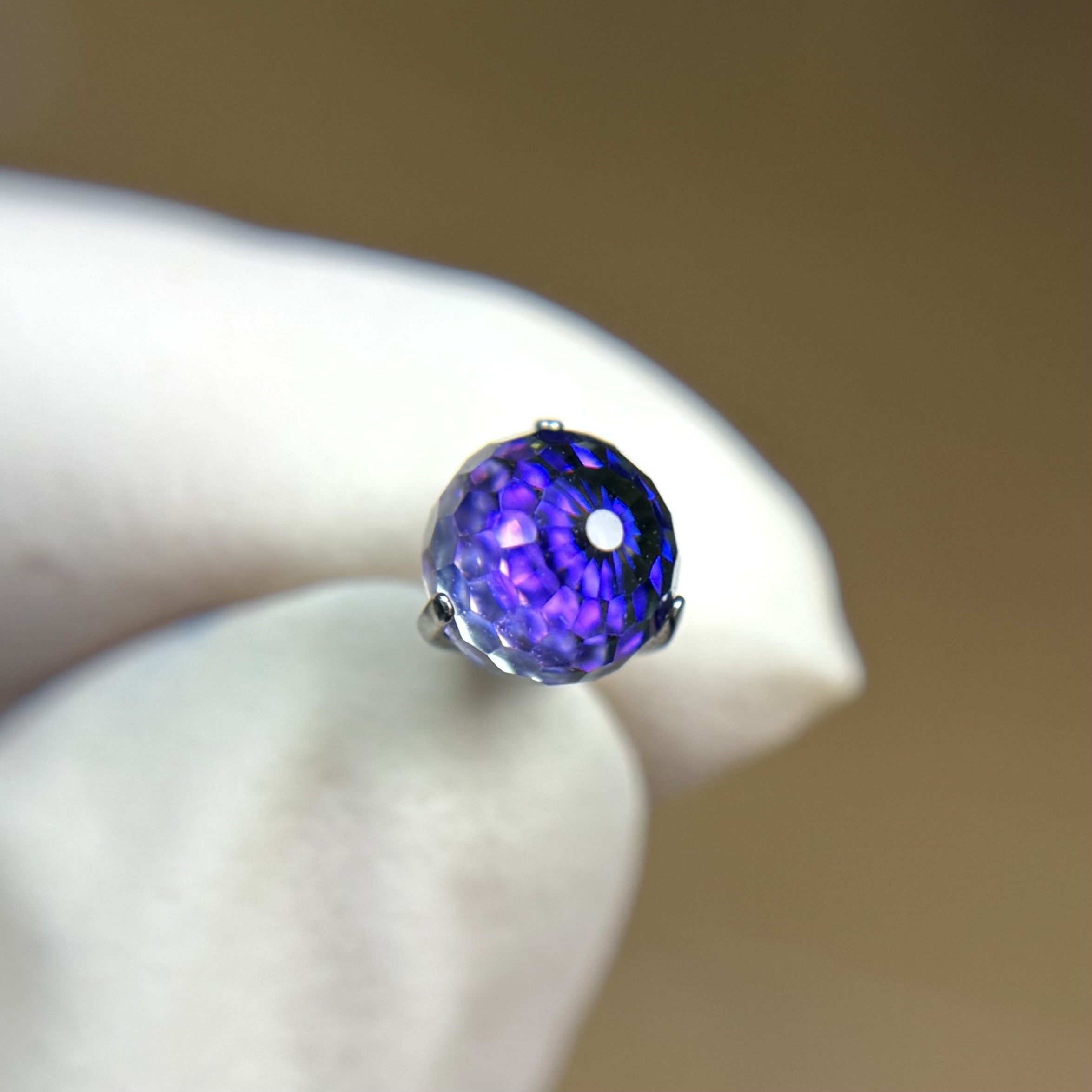 钛合金锆石耳饰 蹦迪球爆闪华子 F136钛合金耳饰0.9牙口饰品头