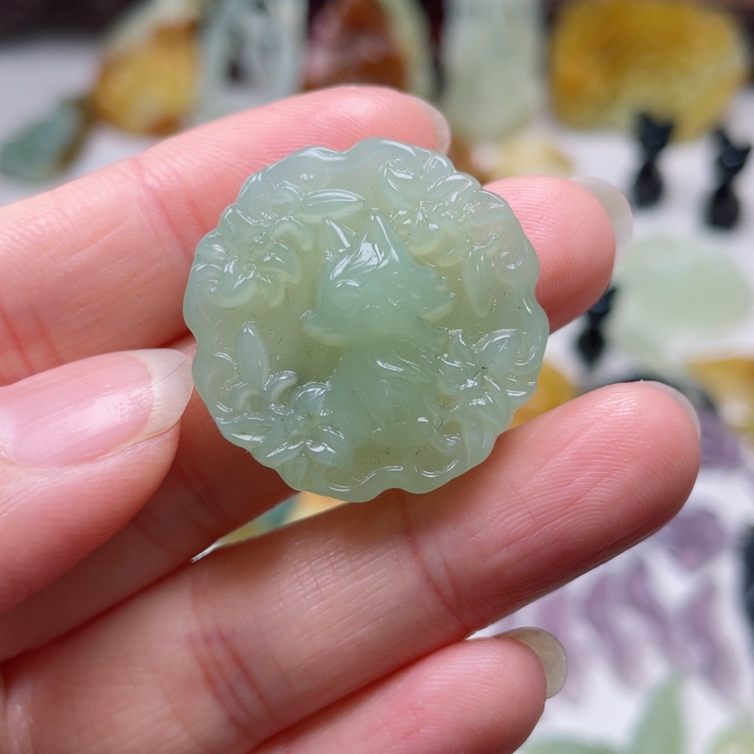 蛇纹石玉颈饰未镶嵌