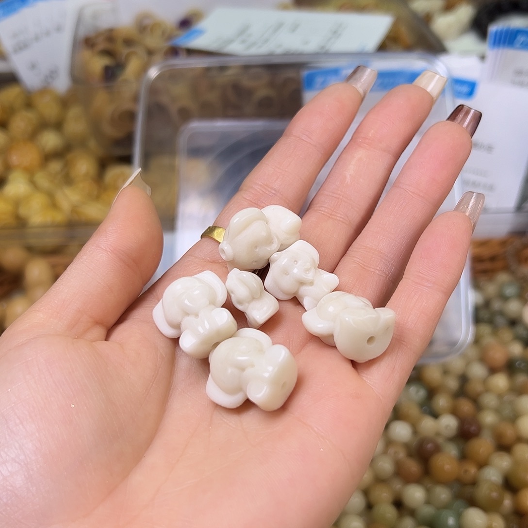 菩提根/象牙果吊坠瑕疵白小象6颗孔道有裂