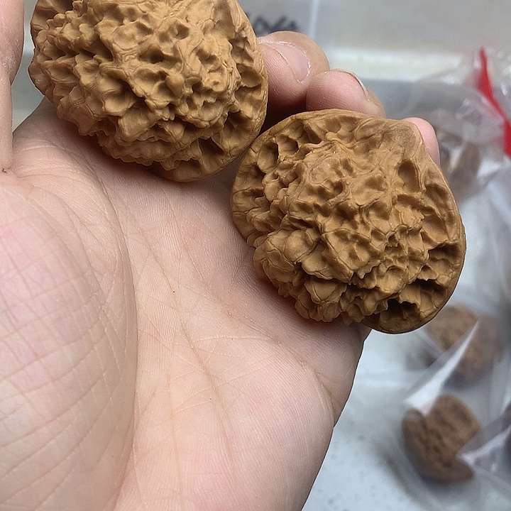 文玩核桃吊坠49 官帽矮桩