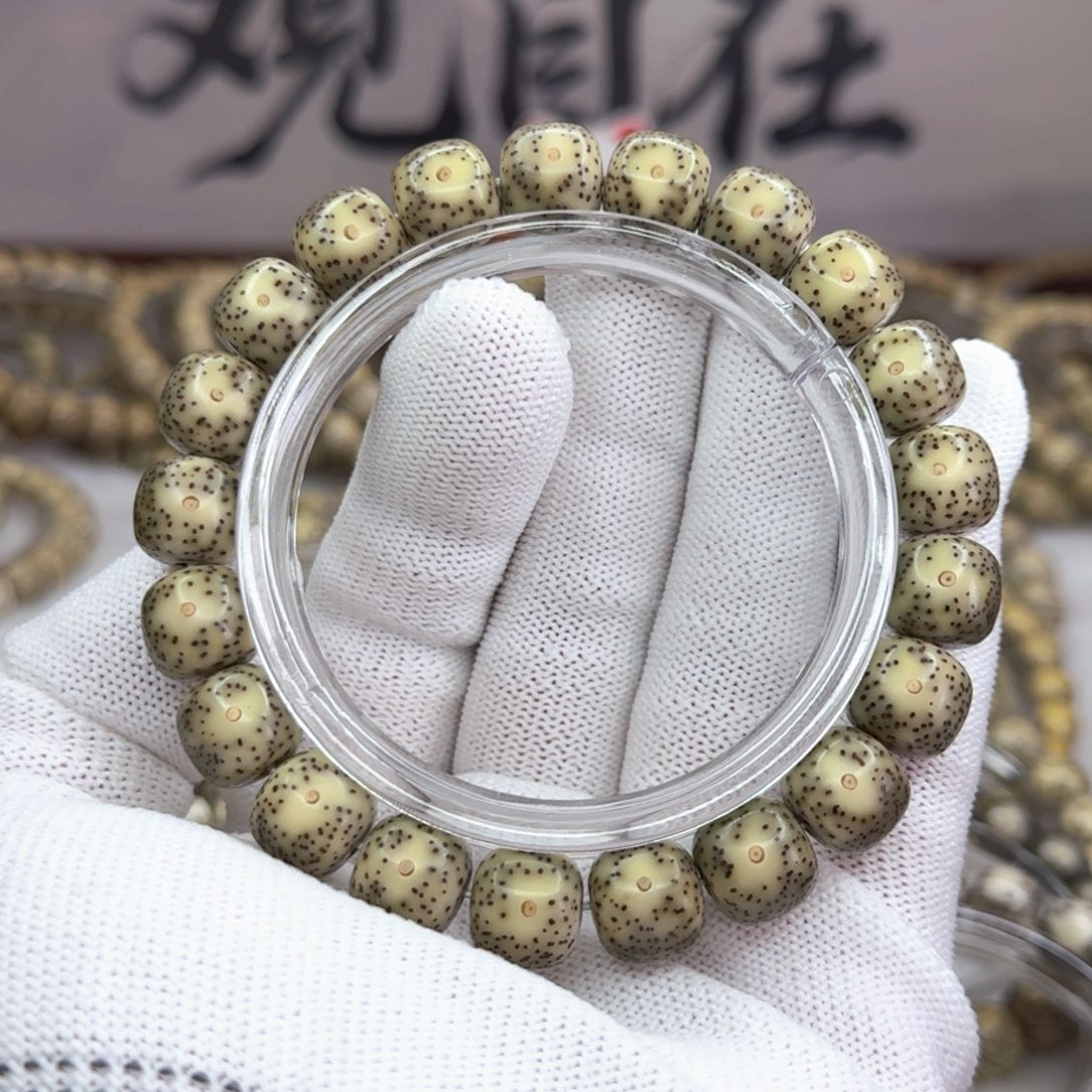 吊坠星月菩提11×10同枝石玉 月留白  080