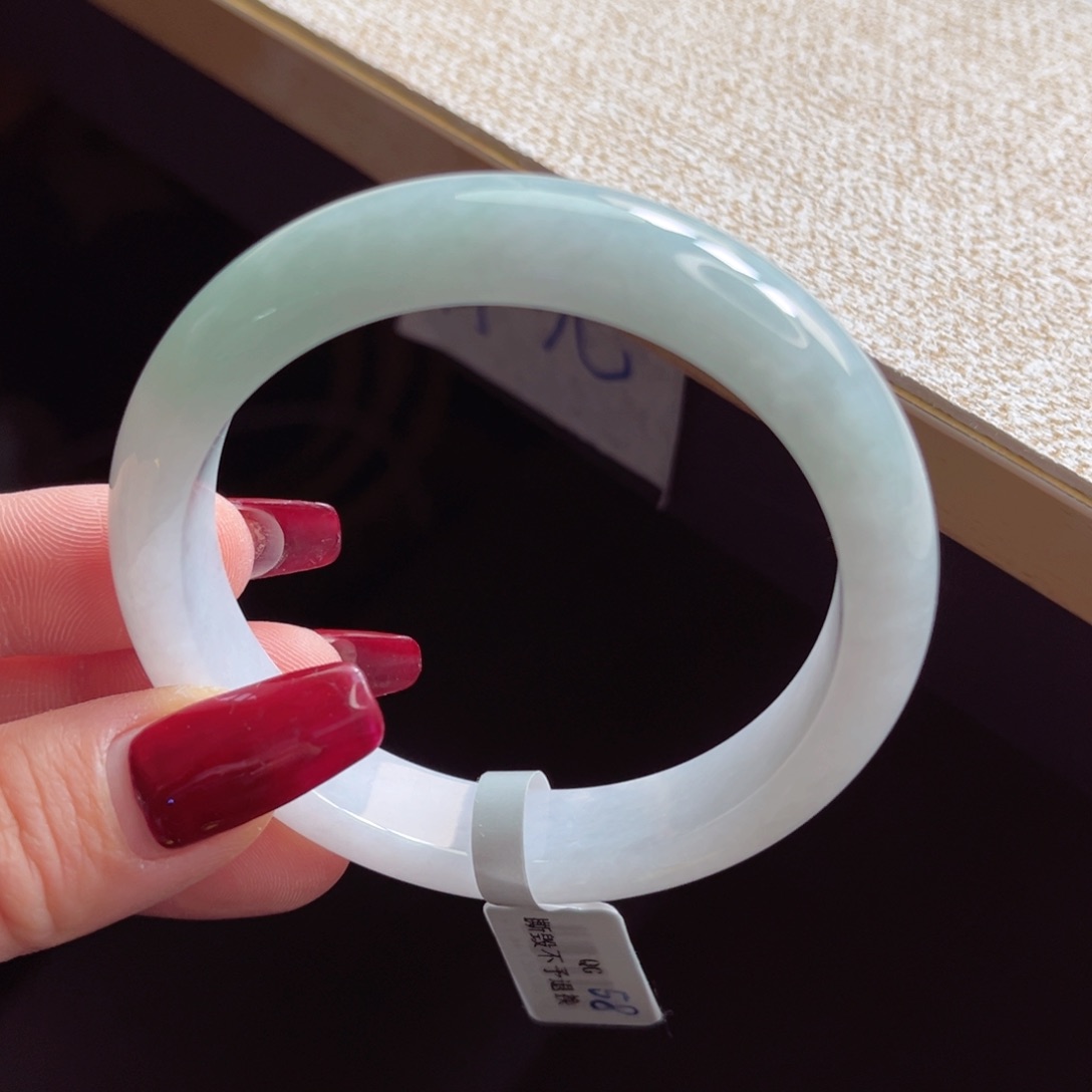 翡翠手镯未镶嵌手镯