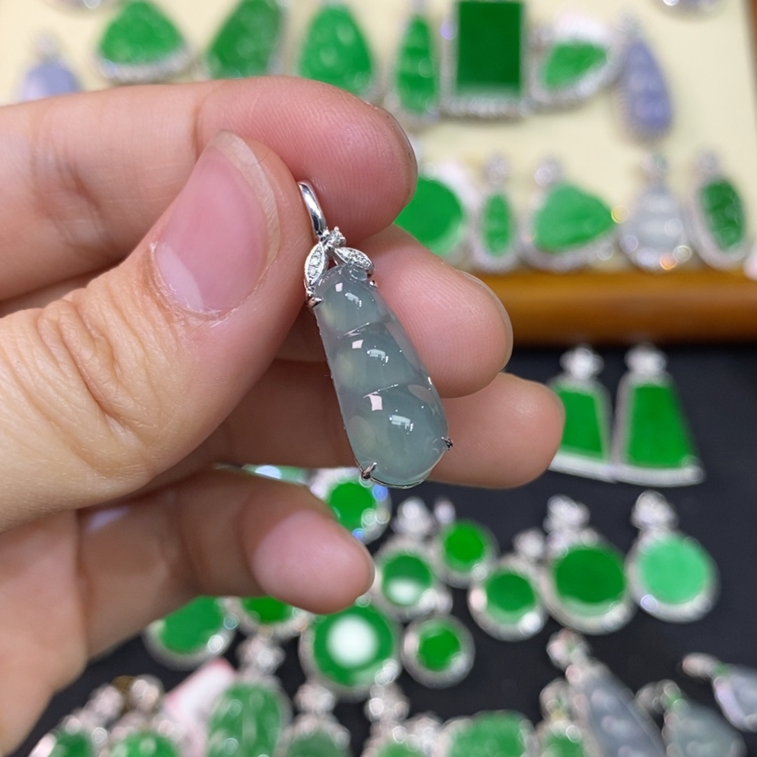 翡翠吊坠(不含链)18K金镶嵌