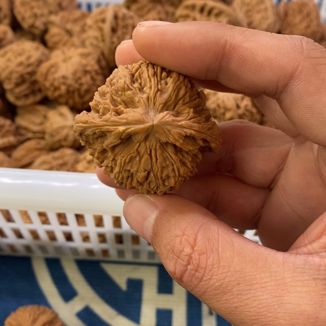 香***部文玩核桃吊坠南疆