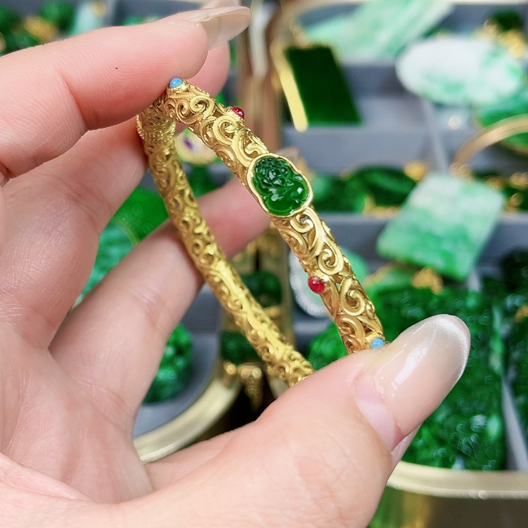 翡翠颈饰银S925镶嵌手镯