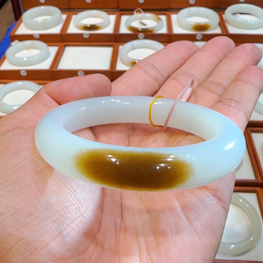 和田玉未镶嵌手镯且末一口咖糖55 56 57