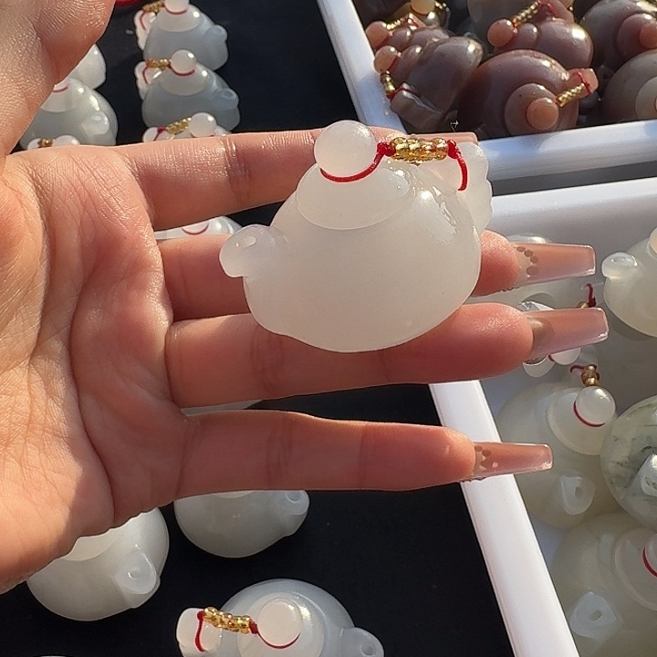 石英质玉未镶嵌颈饰