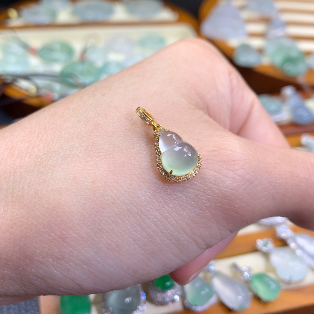 翡翠颈饰18K金镶嵌葫芦