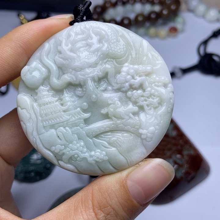 翡翠颈饰未镶嵌翡翠