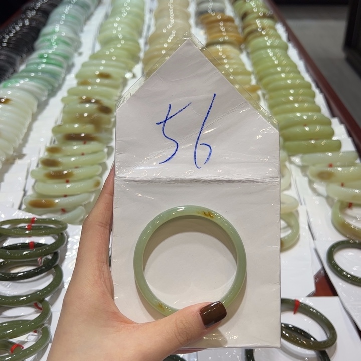 和田玉（糖玉）手镯未镶嵌艾***.