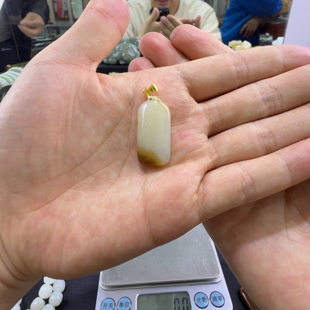 和田玉合金吊坠(赠链)新疆和田天小无事牌