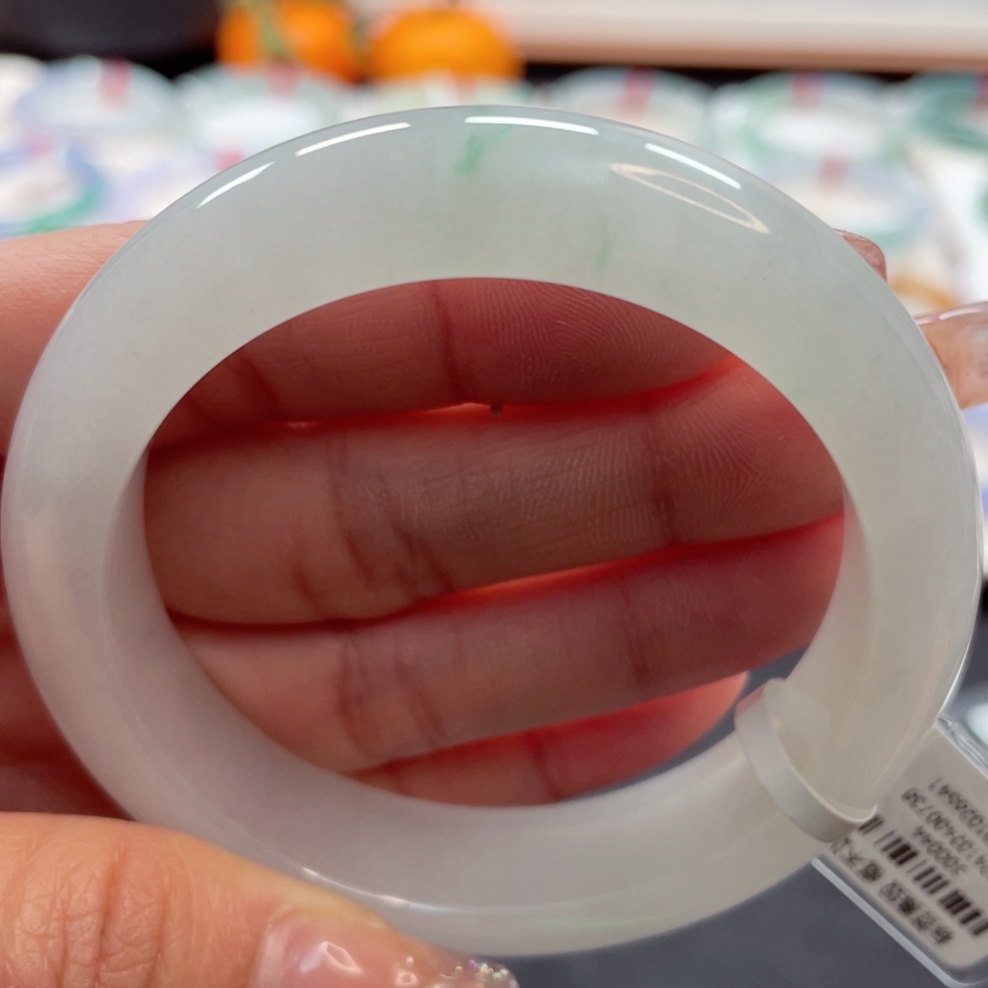 【闪购商品】翡翠手镯未镶嵌53白底飘绿1号