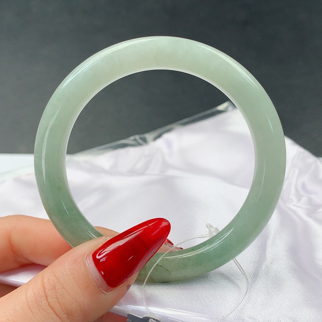 翡翠手镯未镶嵌1圆54