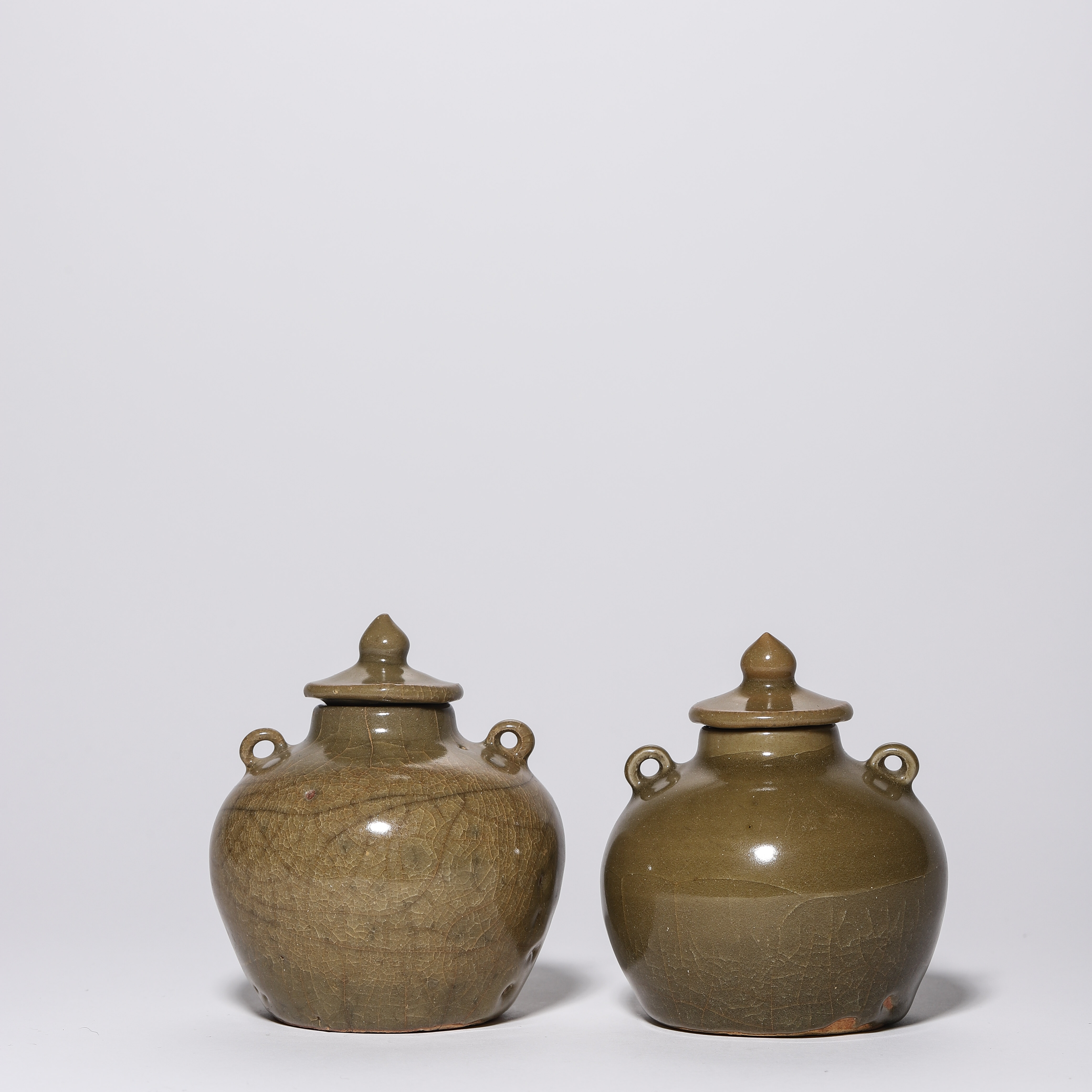 Lot19 明代 青黄釉双系盖罐一对【古董拍卖】