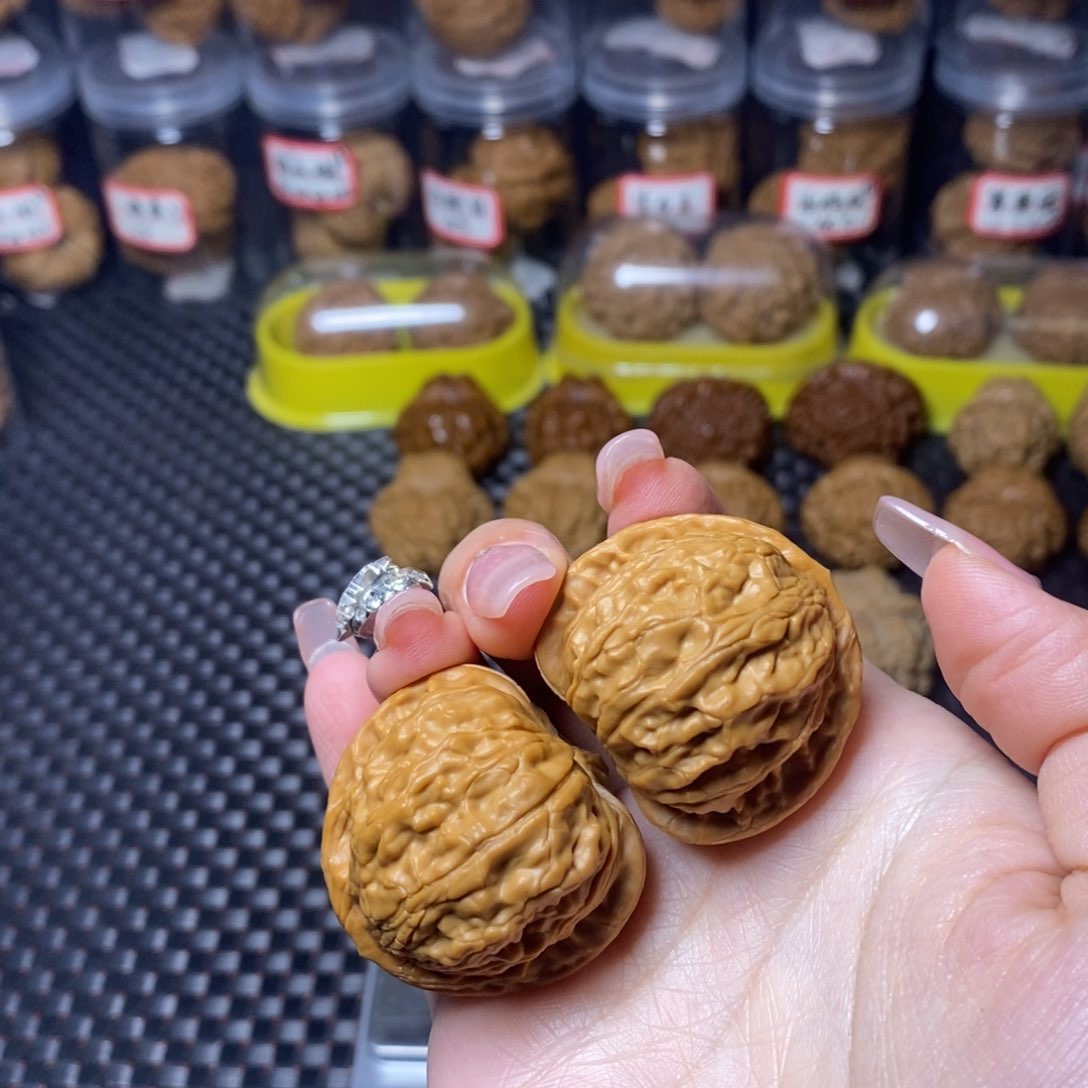 文玩核桃吊坠平谷金樽38.8