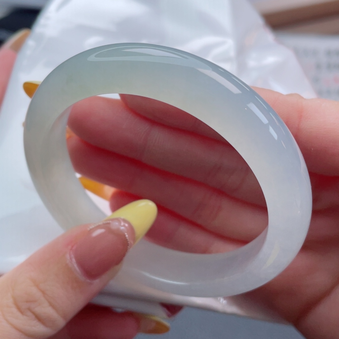 未镶嵌手镯翡翠55.5冰胶淡绿 简约又不失大气 59