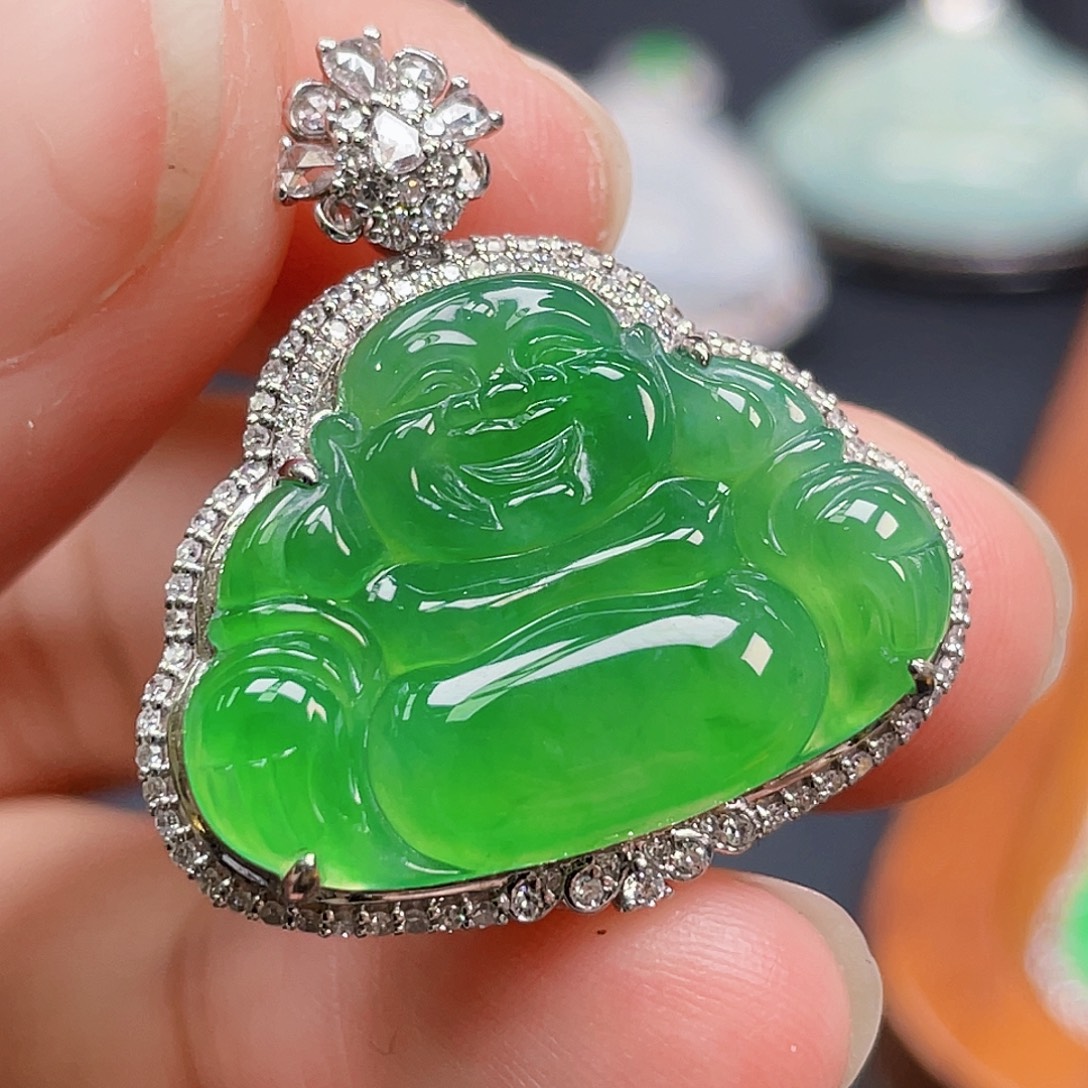 翡翠18K金镶嵌颈饰绿佛公