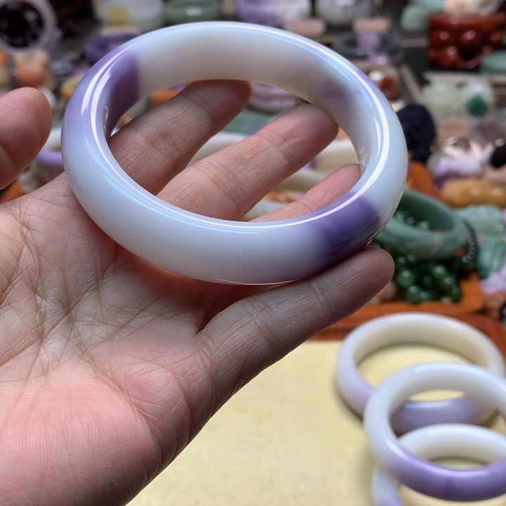 石英岩玉未镶嵌紫白63双耳挂紫，有棉