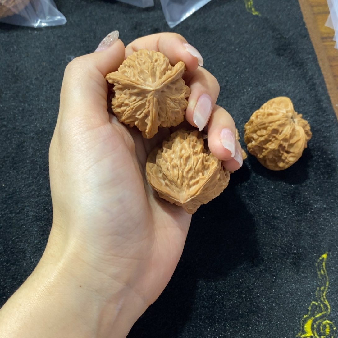 猴头核桃吊坠0*8三棱40尺