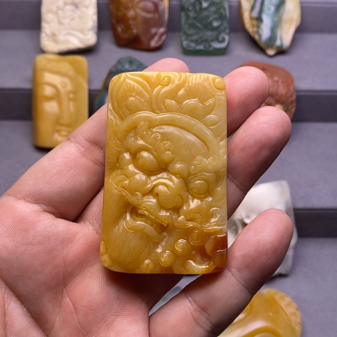 颗***颗岫玉合金颈饰挂件