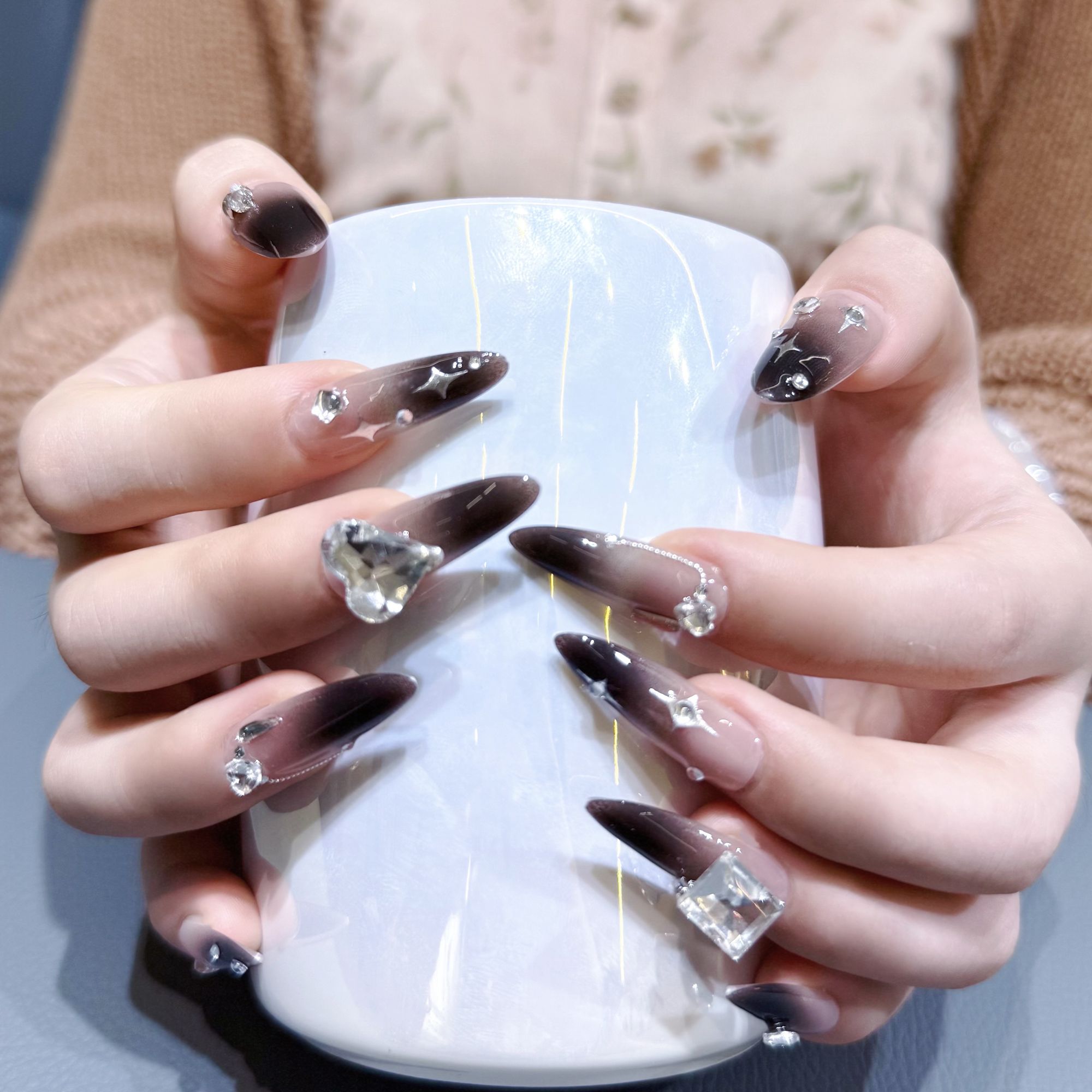 【星芒琉璃】2025爆款黑色渐变爆闪拼钻纯手工穿戴甲长款显白高级感