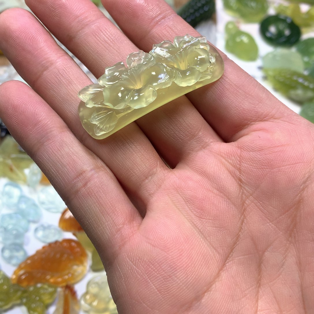 岫玉颈饰未镶嵌手牌