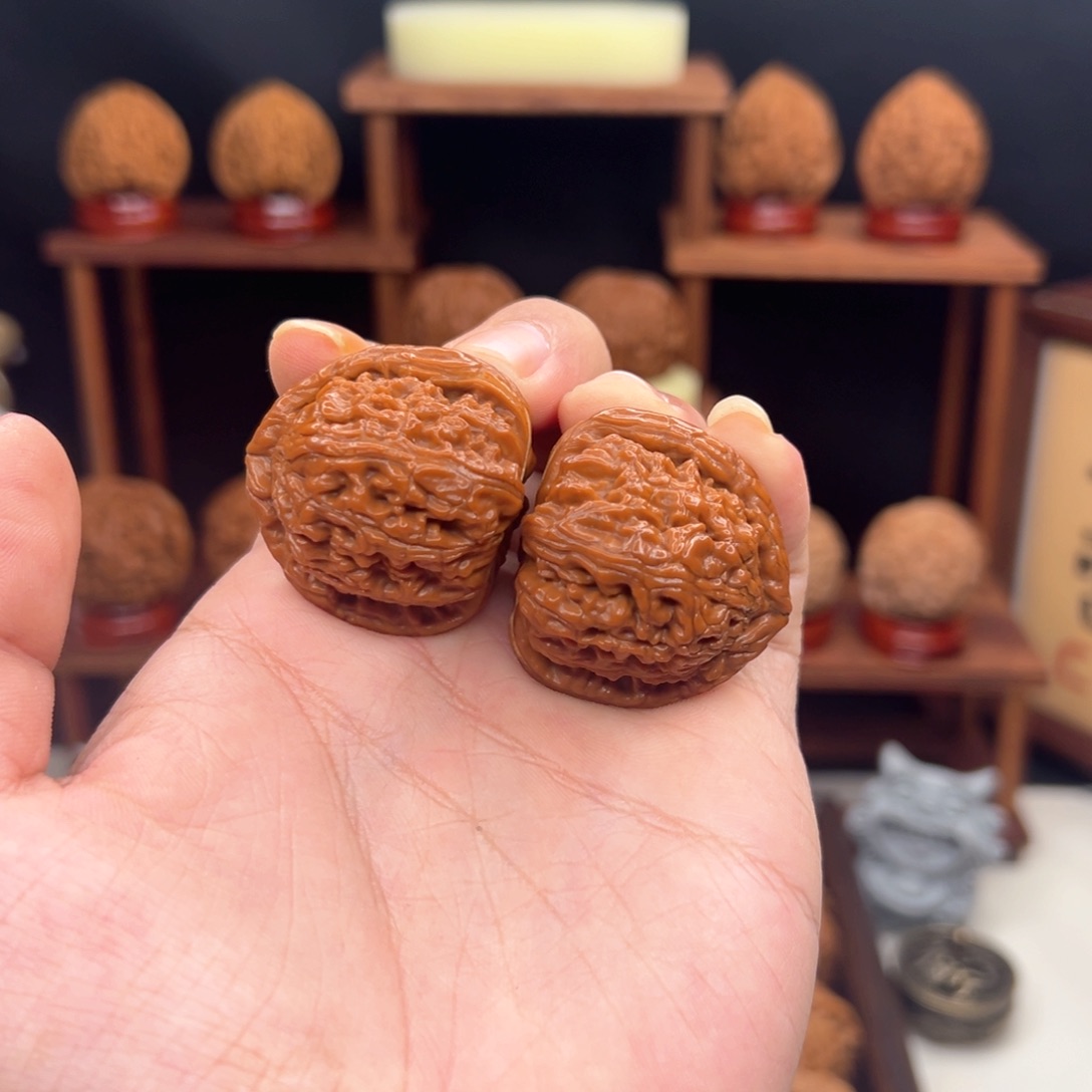 文玩核桃吊坠全品36等腰三角白