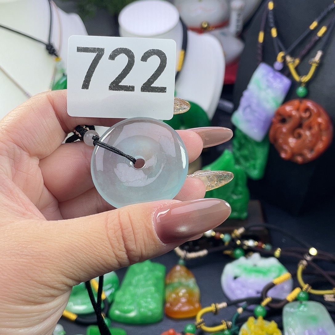 翡翠未镶嵌吊坠(赠链)