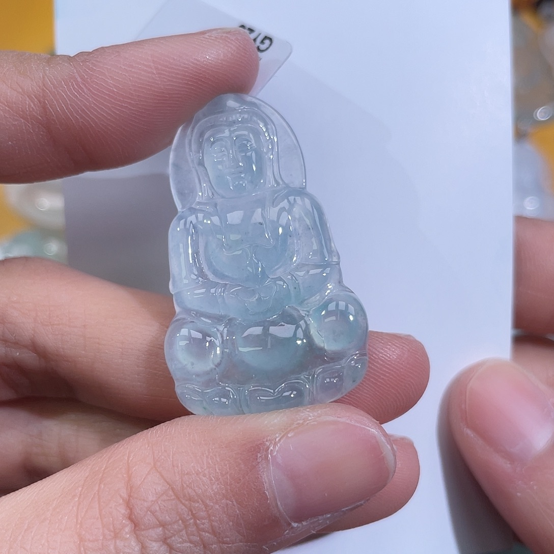 翡翠未镶嵌颈饰观音