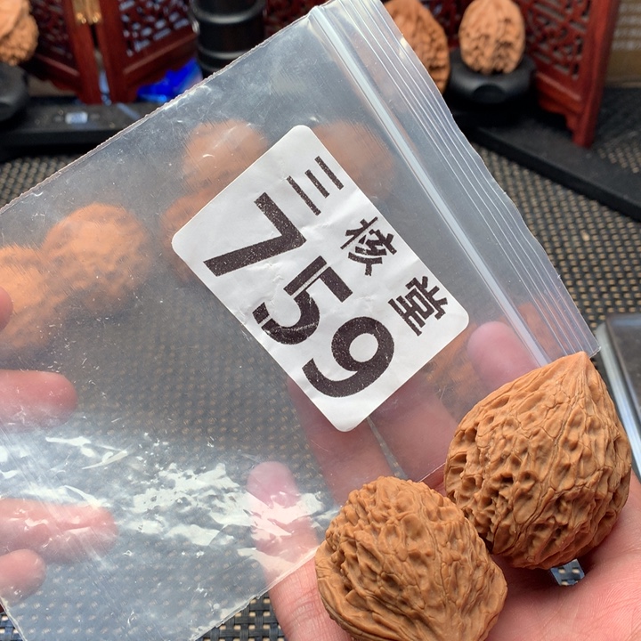 文玩核桃吊坠原树鸡心