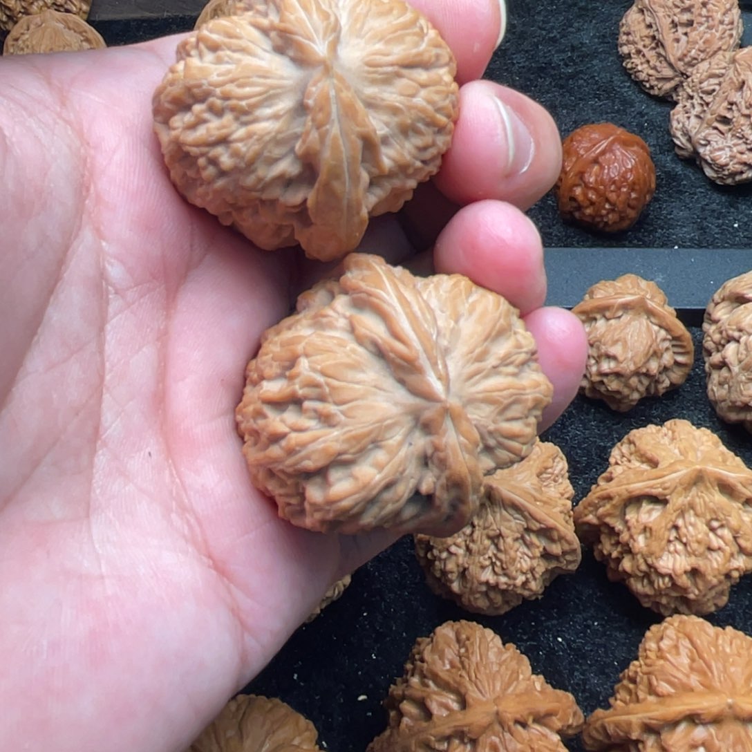 把***歌文玩核桃吊坠元宝