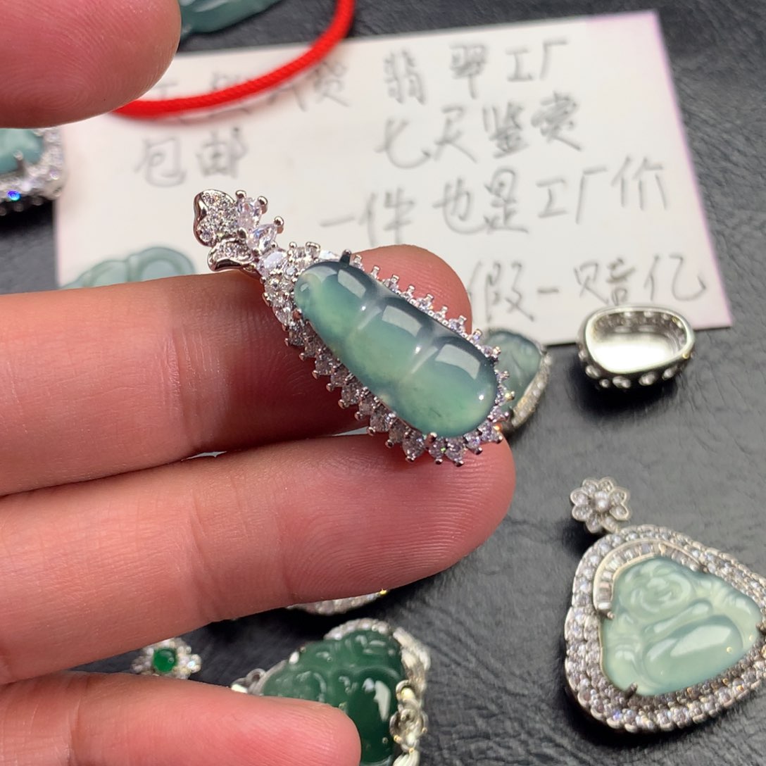 翡翠颈饰未镶嵌福豆