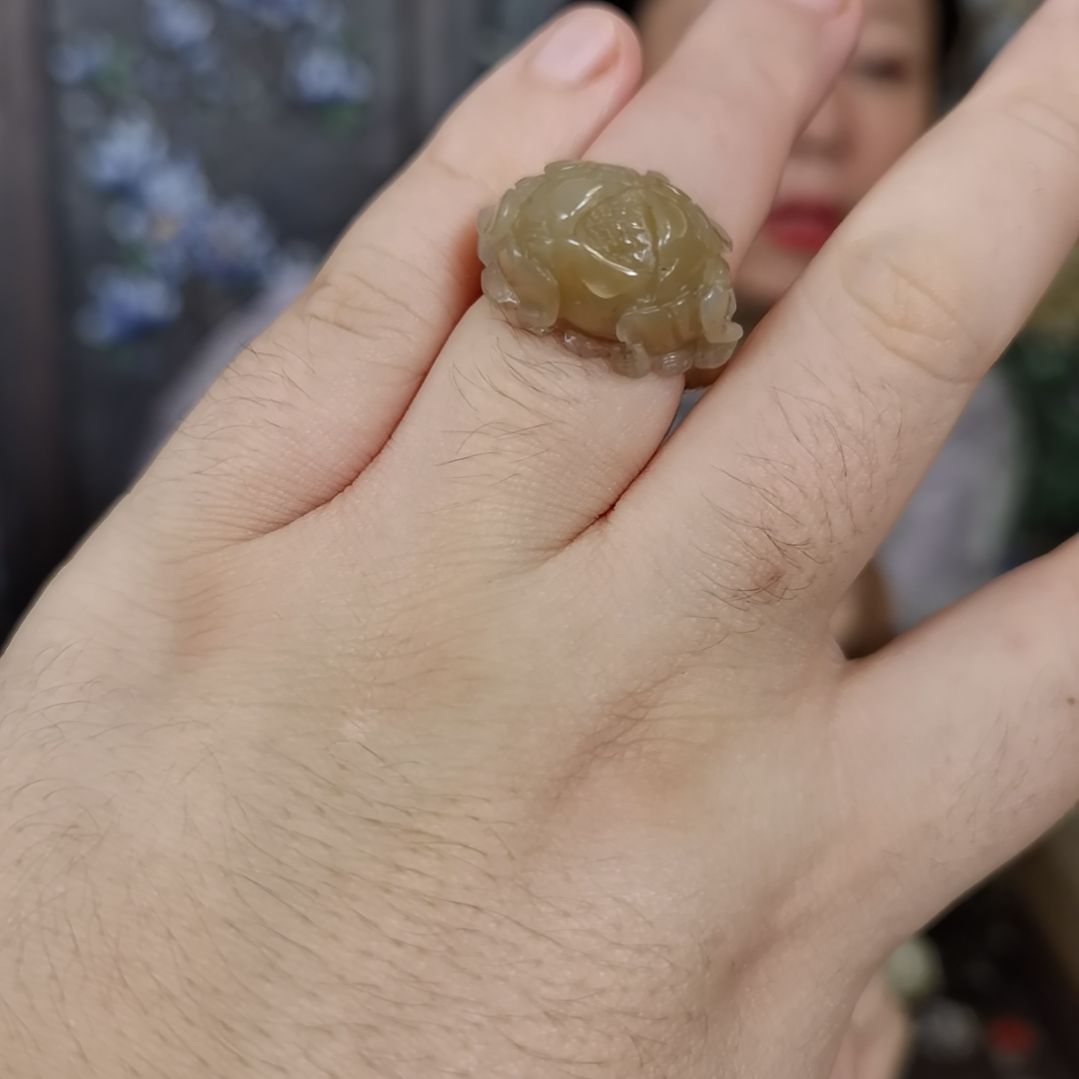 未镶嵌戒指和田玉葡**了戒指