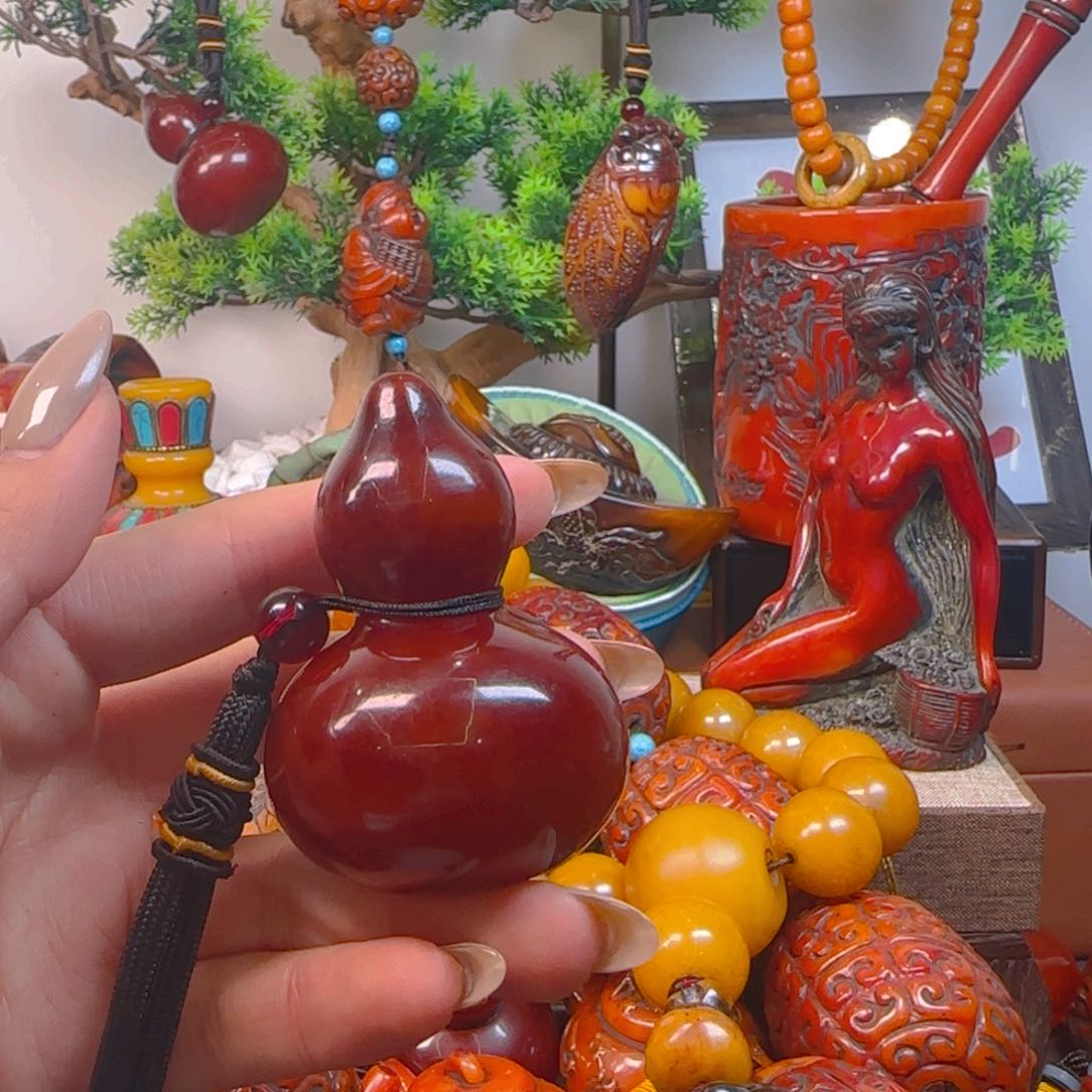 琥珀裸石未镶嵌葫芦