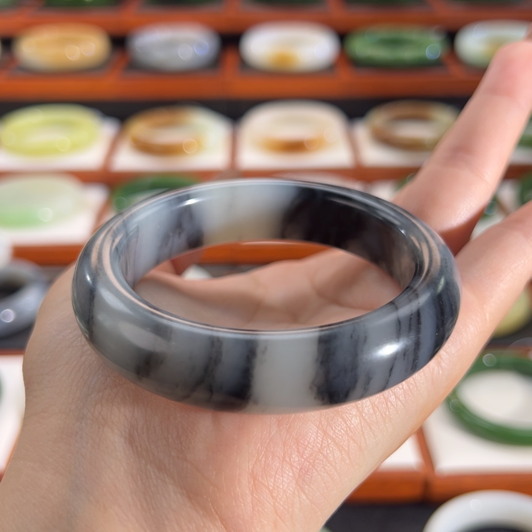 和田玉手镯未镶嵌籽青花