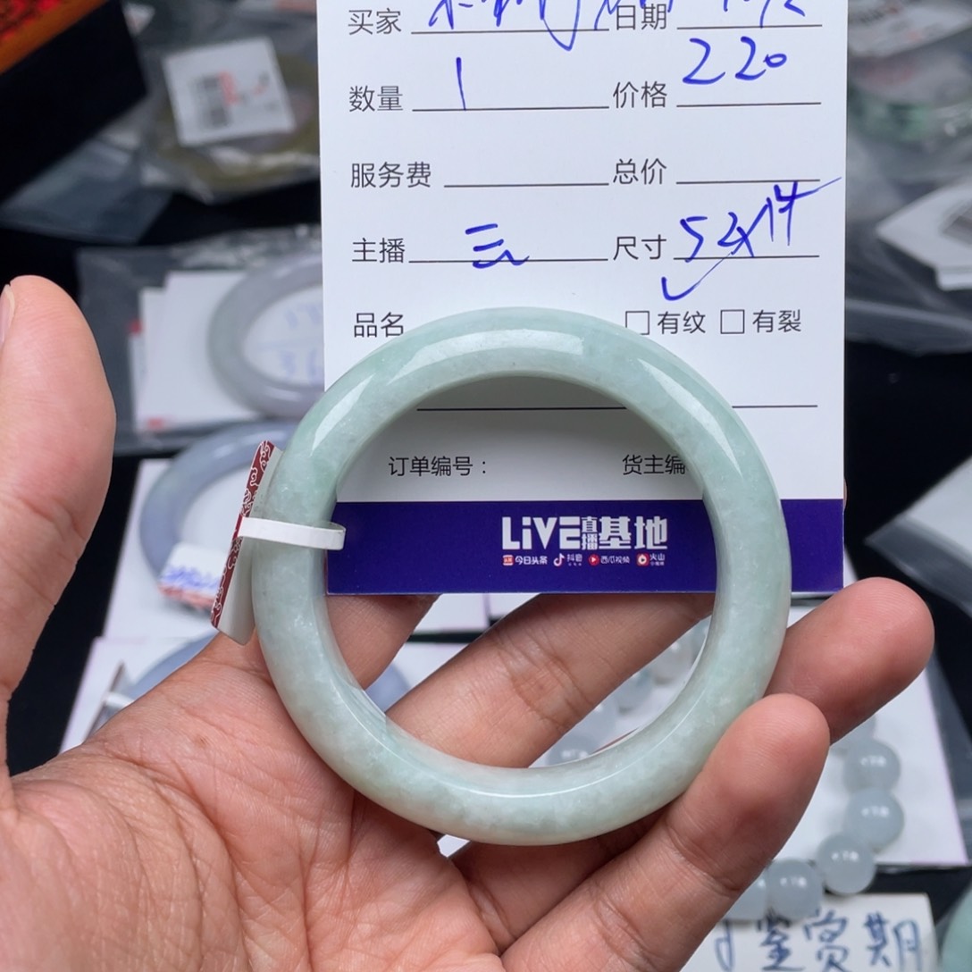 定制翡翠未镶嵌o****?手镯