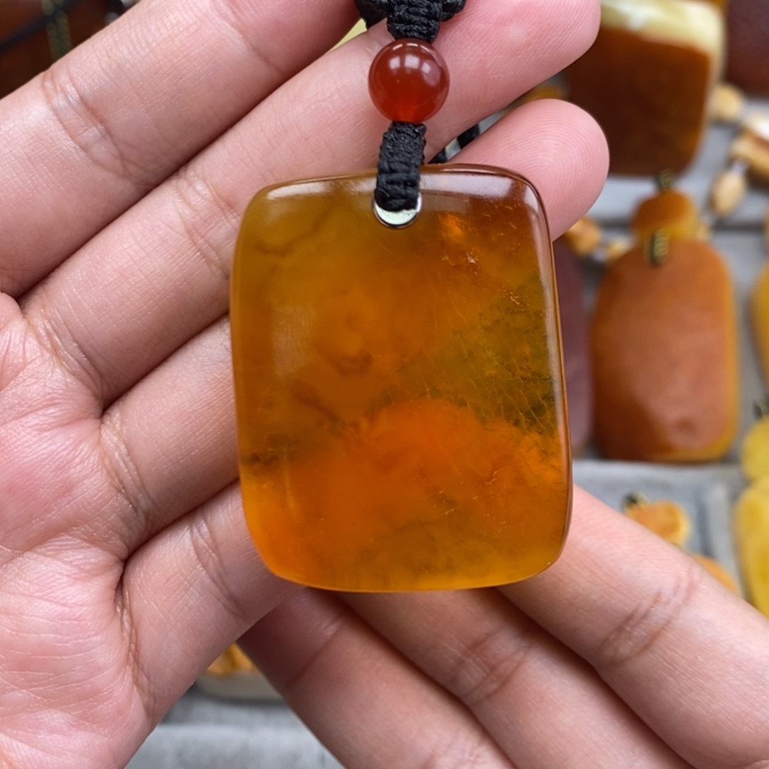 琥珀吊坠(赠链)未镶嵌