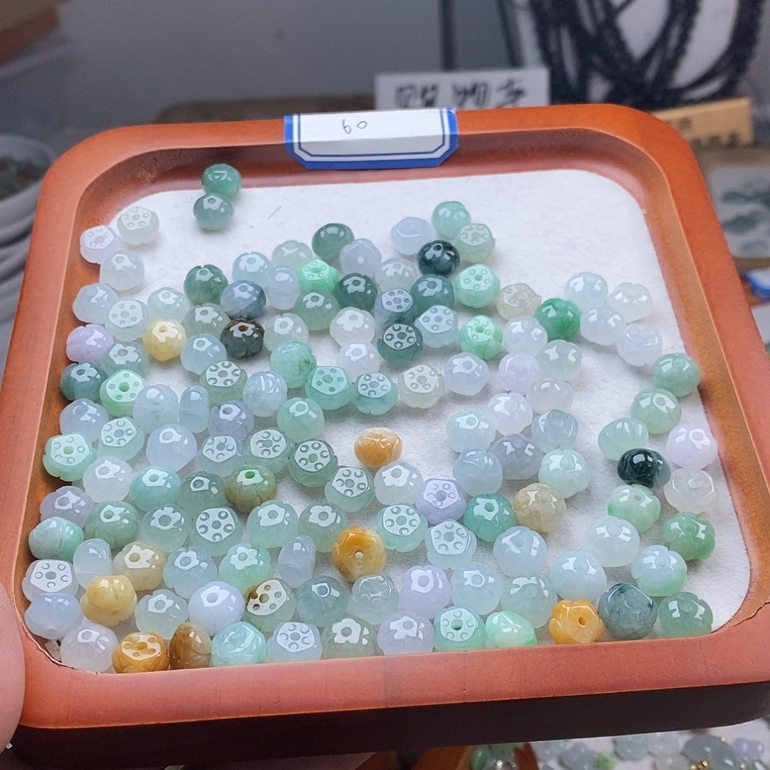 翡翠颈饰未镶嵌莲花珠60一个