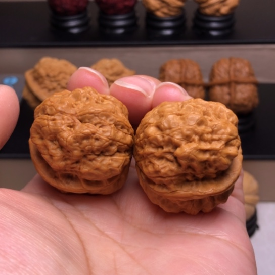 文玩核桃把件龙鳞舍利疙瘩包40