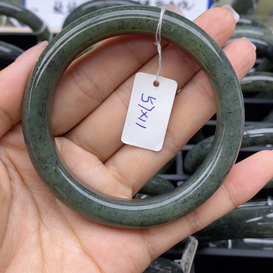 和田玉手镯未镶嵌心****胖卡57